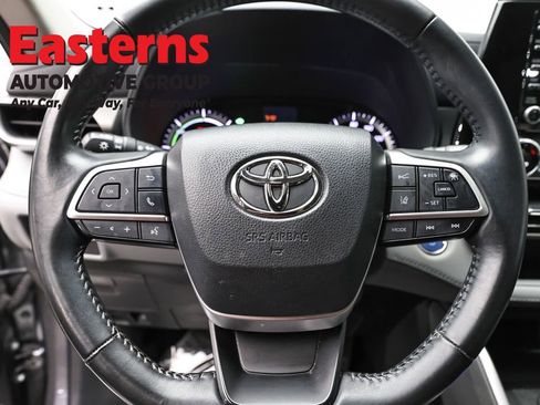 Used 2022 Toyota Highlander LE image 10