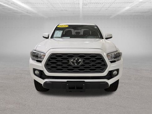 Used 2023 Toyota Tacoma TRD Off-Road w/ Technology Package AWD/4WD image 2
