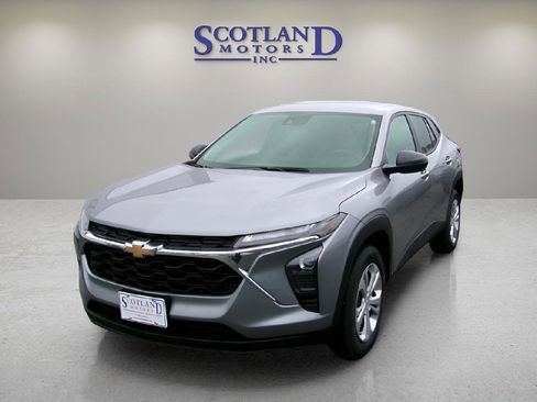 Used 2026 Chevrolet Trax LS w/ Driver Confidence Package image 2