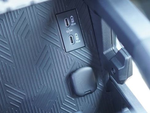 Certified 2025 Toyota Tacoma TRD Off-Road AWD/4WD image 31