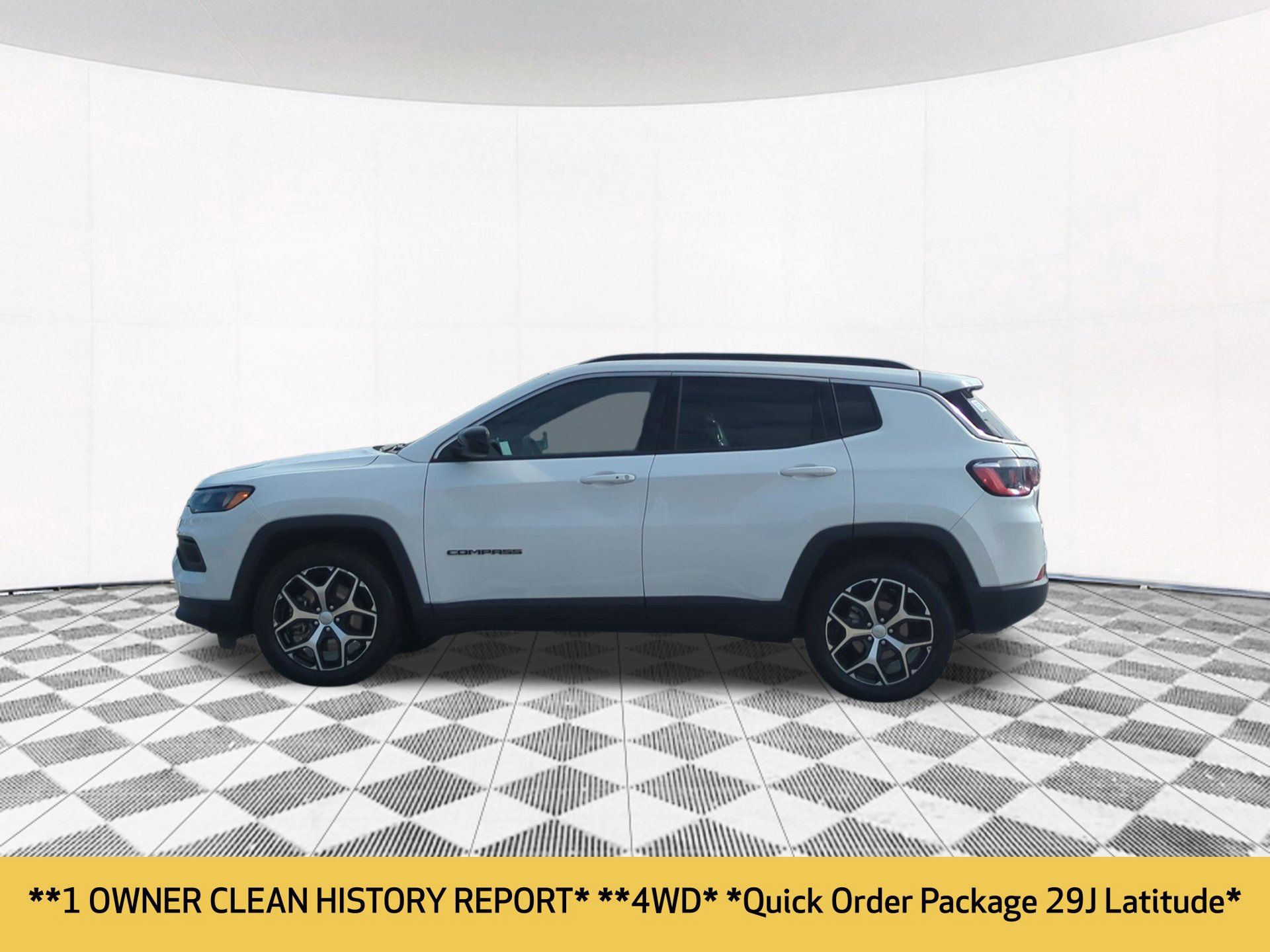 Used 2024 Jeep Compass Latitude AWD/4WD image 2