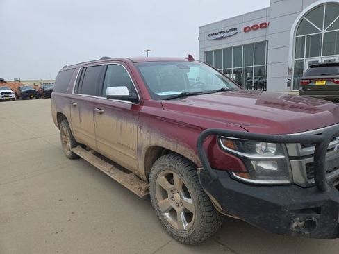 Used 2017 Chevrolet Suburban Premier image 3