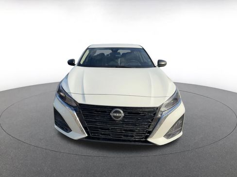 Used 2025 Nissan Altima 2.5 SV image 3