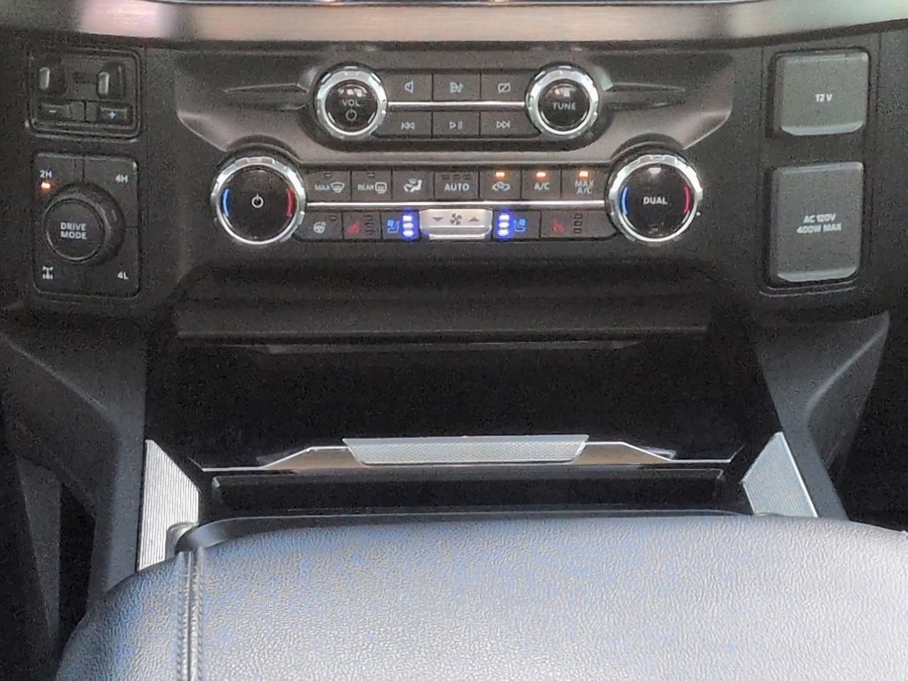 Used 2024 Ford F250 Lariat w/ Sport Appearance Package AWD/4WD image 18