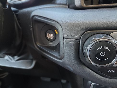 Used 2025 Jeep Wrangler Unlimited Sahara AWD/4WD image 21