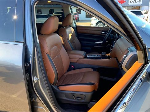 Used 2022 Nissan Pathfinder Platinum w/ Cargo Package image 8