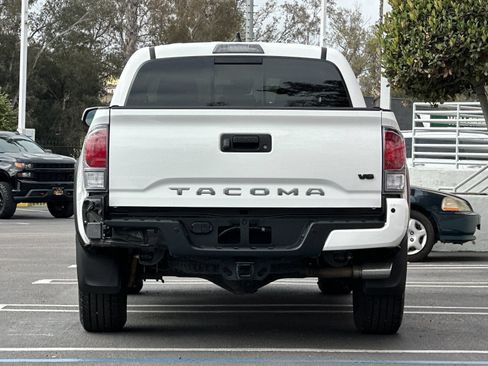 Used 2022 Toyota Tacoma TRD Off-Road w/ Technology Package RWD image 4