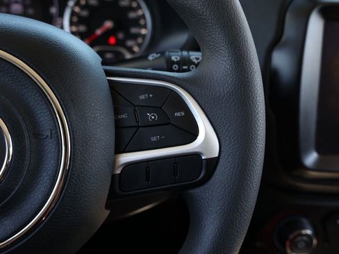 Used 2023 Jeep Renegade Latitude image 27