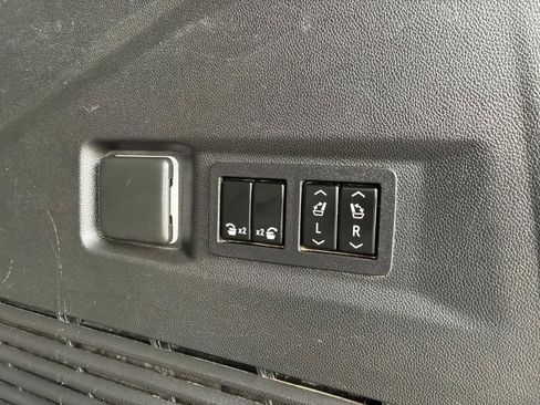 Used 2021 Chevrolet Tahoe Premier AWD/4WD image 32