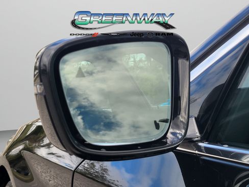 Used 2023 BMW 530i w/ Convenience Package image 25