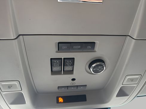 Used 2020 Chevrolet Suburban Premier image 28