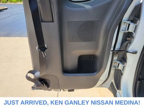 Used 2018 Nissan Frontier SV w/ Value Truck Package AWD/4WD image 19