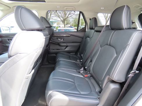 Used 2025 Honda Pilot Elite image 13