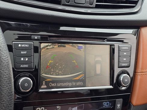 Used 2018 Nissan Rogue SL w/ Premium Package image 5