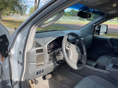 Used 2005 Nissan Titan SE image 26