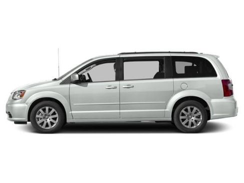 Used 2015 Chrysler Town & Country Touring FWD image 2