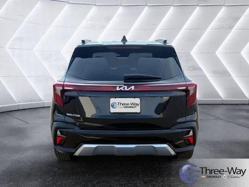 Used 2025 Kia Seltos EX w/ EX Sunroof Package image 4