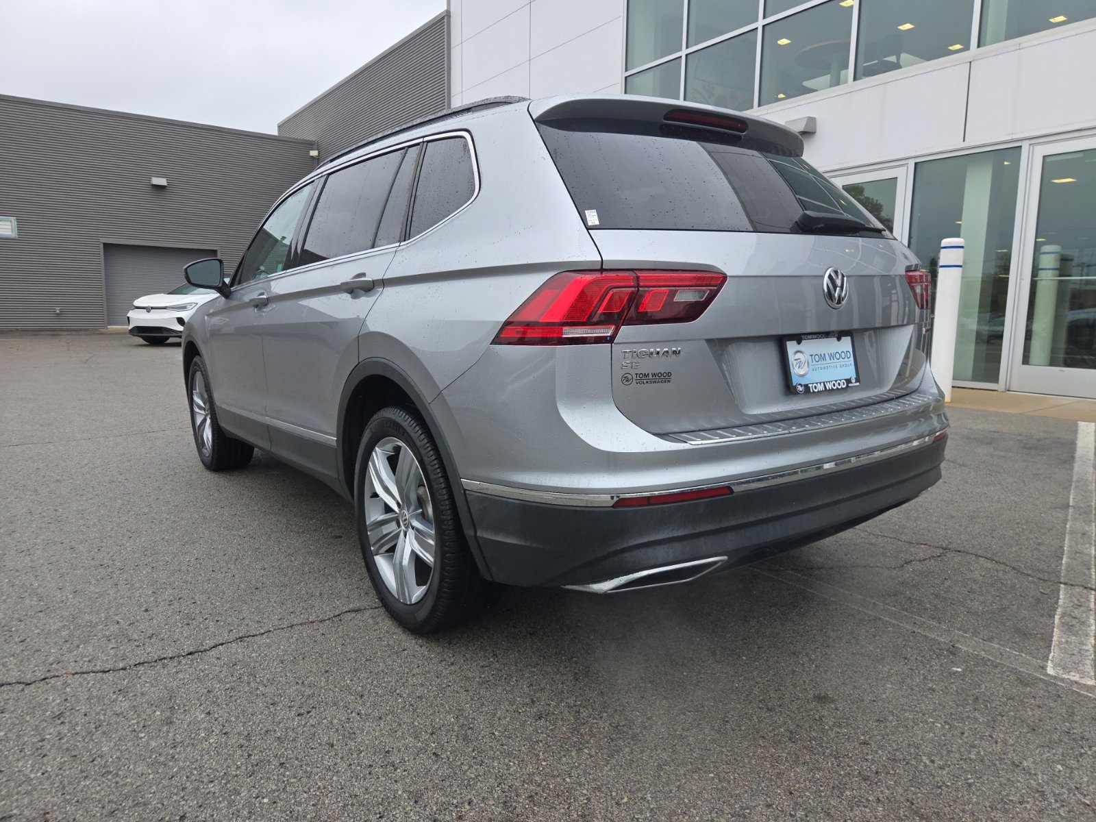 Used 2020 Volkswagen Tiguan SE w/ Panoramic Sunroof Package AWD/4WD image 9