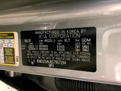Certified 2025 Kia Soul LX w/ LX Technology Package FWD image 31