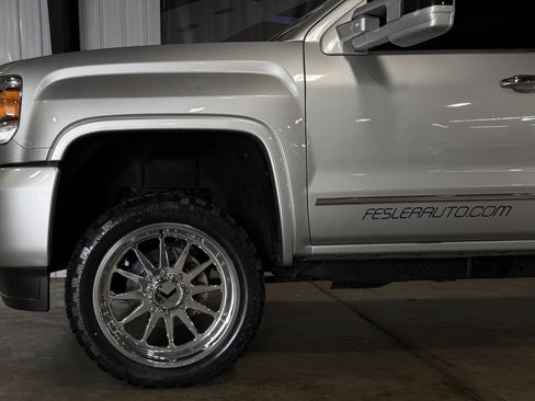 Used 2017 GMC Sierra 2500 SLT w/ Duramax Plus Package AWD/4WD image 31