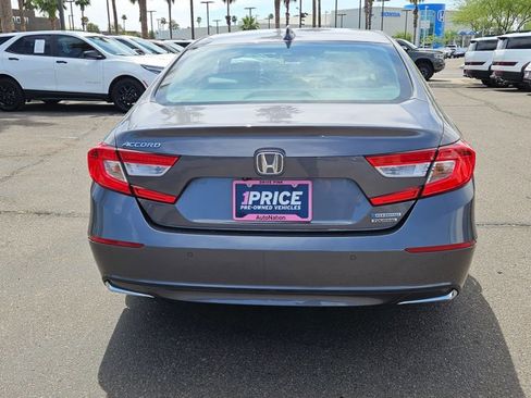 Used 2018 Honda Accord Touring image 6
