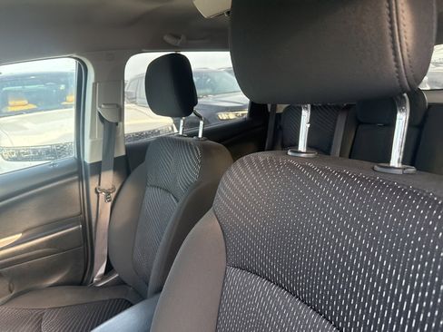 Used 2020 Dodge Journey SE w/ SE Popular Equipment Group image 4