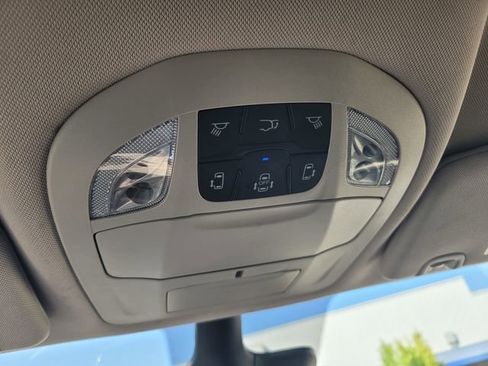 Used 2023 Chrysler Pacifica Touring-L FWD image 22