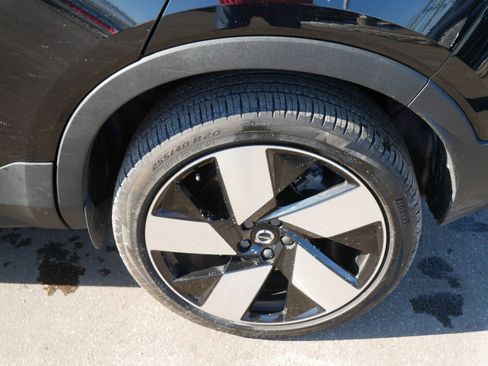 Used 2023 Volvo XC40 Recharge Ultimate w/ Protection Package Premier image 9