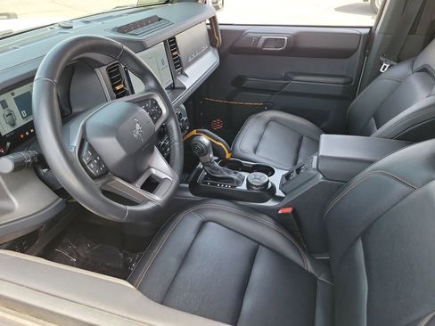 Used 2024 Ford Bronco Badlands AWD/4WD image 3