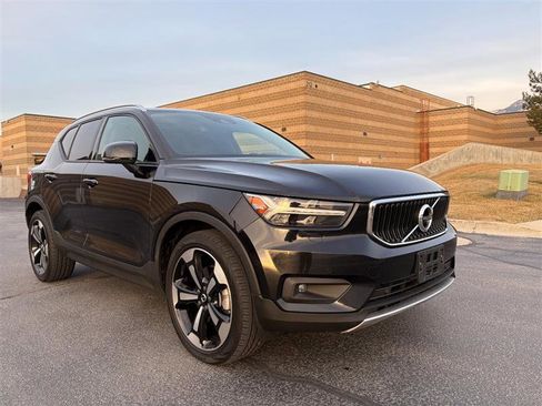 Used 2021 Volvo XC40 T5 Momentum w/ Premium Package image 7