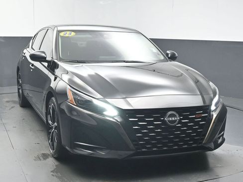 Used 2023 Nissan Altima 2.5 SR image 2