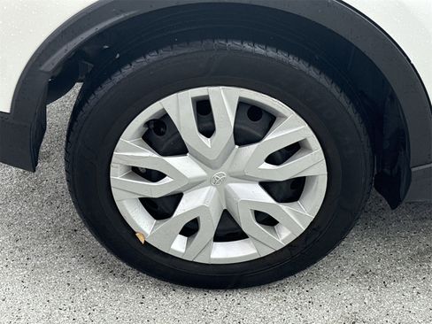 Used 2021 Toyota C-HR LE image 43