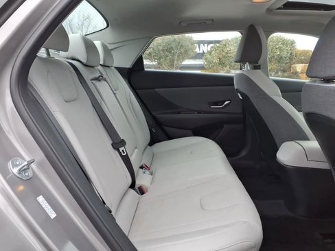 Used 2023 Hyundai Elantra Limited image 17