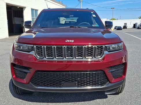 Used 2025 Jeep Grand Cherokee Laredo w/ Luxury Tech Group I AWD/4WD image 2