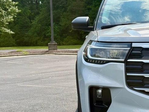 Used 2026 Ford Explorer Active w/ Active Comfort Package RWD image 13