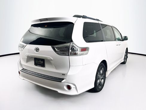 Used 2015 Toyota Sienna SE FWD image 9