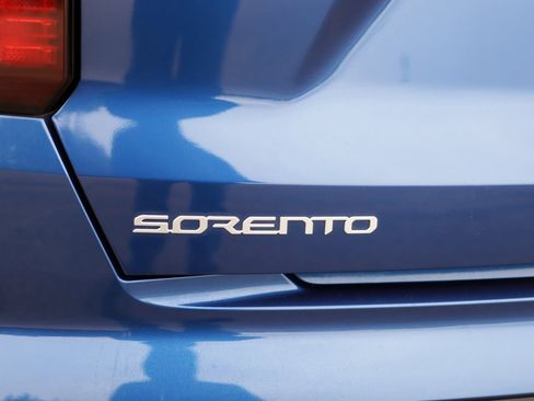 Used 2023 Kia Sorento S w/ Panoramic Sunroof Package image 37