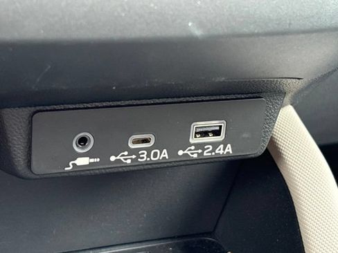 Used 2025 Subaru Forester Limited AWD/4WD image 17