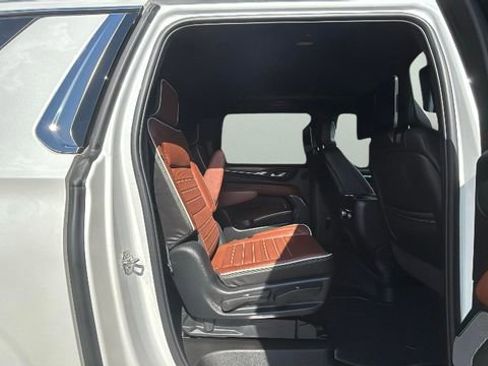Used 2023 GMC Yukon XL Denali Ultimate AWD/4WD image 12