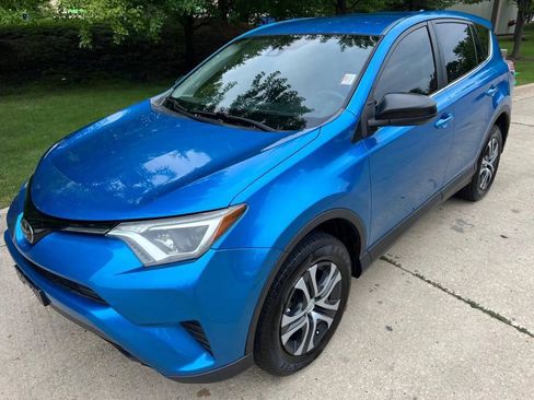 Used 2018 Toyota RAV4 LE image 9