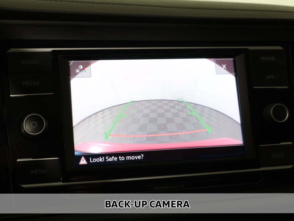 Used 2020 Volkswagen Jetta SE w/ SE Cold Weather Package FWD image 5