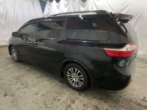 Used 2018 Toyota Sienna XLE FWD image 10
