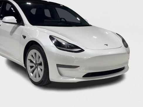 Used 2021 Tesla Model 3 Standard Range Plus image 3