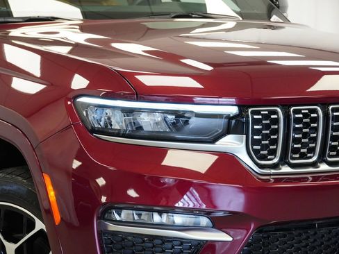 Certified 2025 Jeep Grand Cherokee Summit AWD/4WD image 5