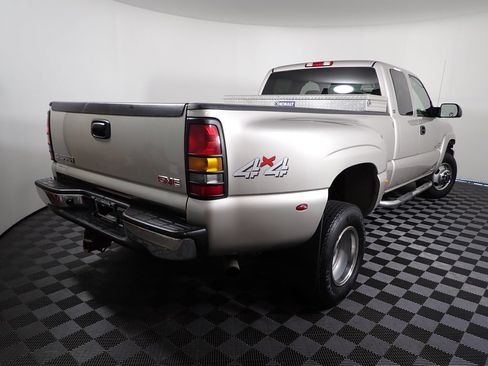 Used 2005 GMC Sierra 3500 SLE w/ Heavy-Duty Power Package AWD/4WD image 17
