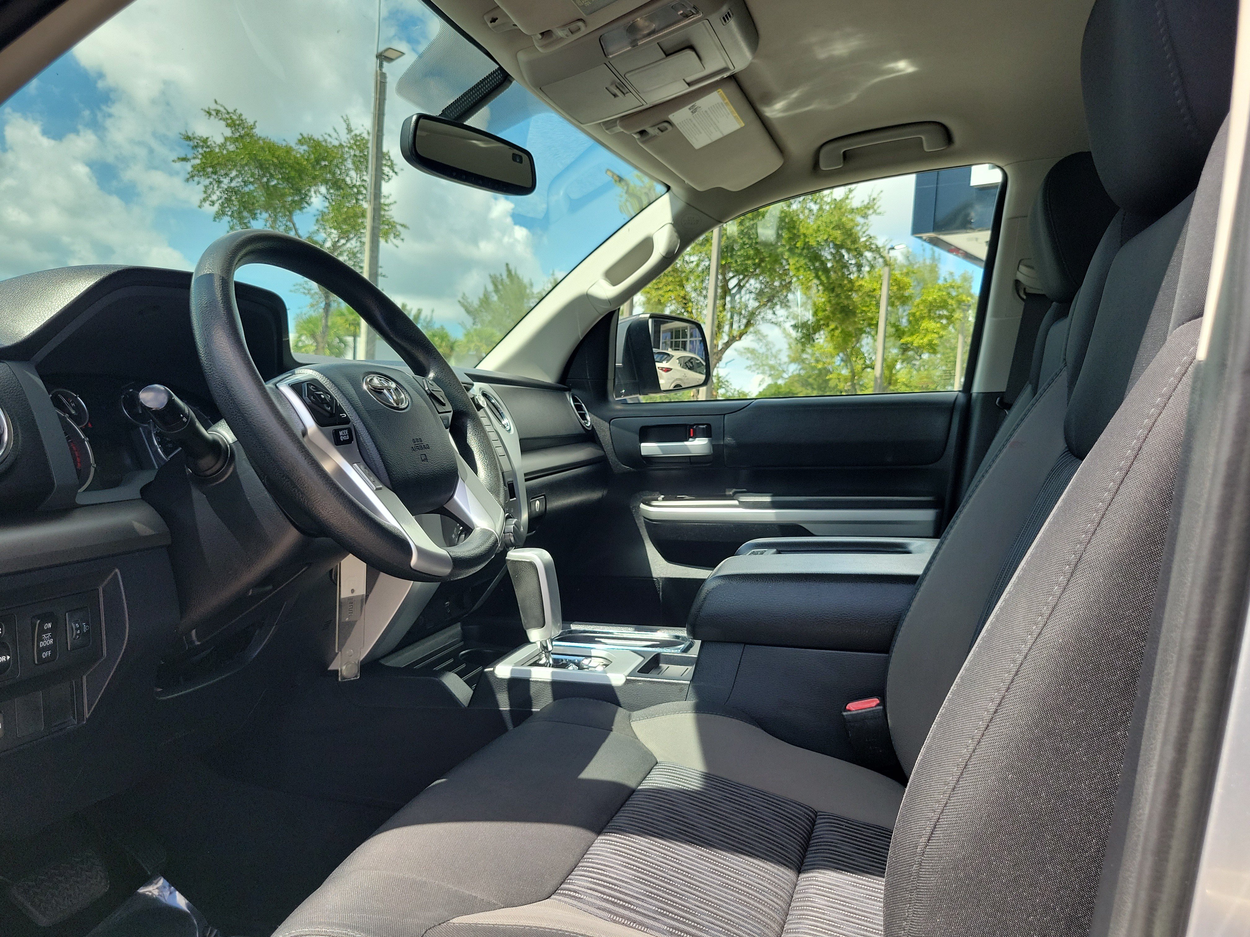 Used 2017 Toyota Tundra SR5 w/ SR5 Upgrade Package RWD image 11