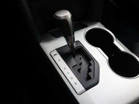 Used 2014 Toyota Camry SE w/ Moonroof Package image 6