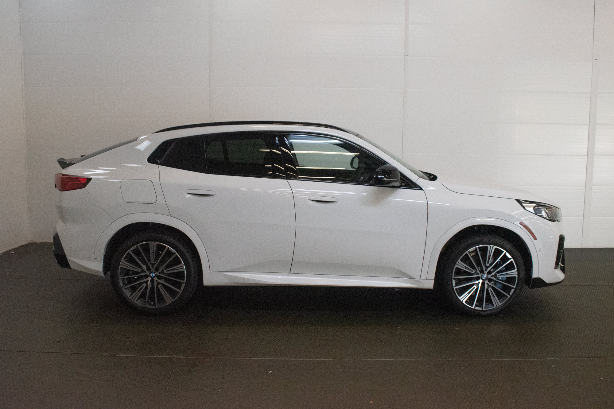 Used 2026 BMW X2 M35i w/ Technology Package AWD/4WD image 3