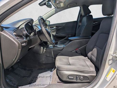 Used 2018 Chevrolet Malibu LT FWD image 16