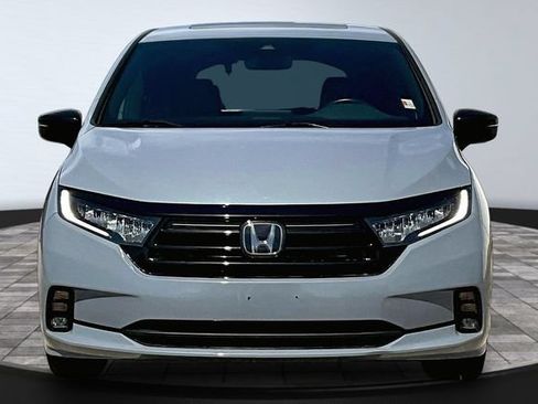 Used 2024 Honda Odyssey Sport image 3